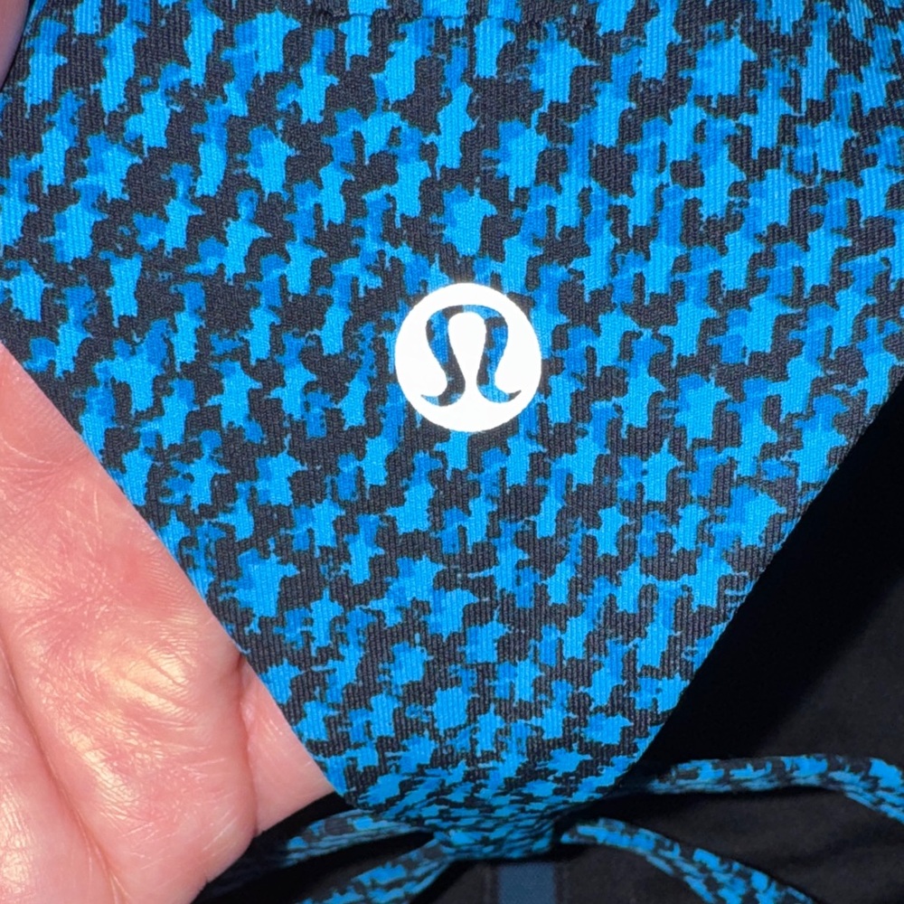 lululemon Circuit Breaker Athletic Bra, Scatter Star Beach Blanket Blue Black - Picture 5 of 10